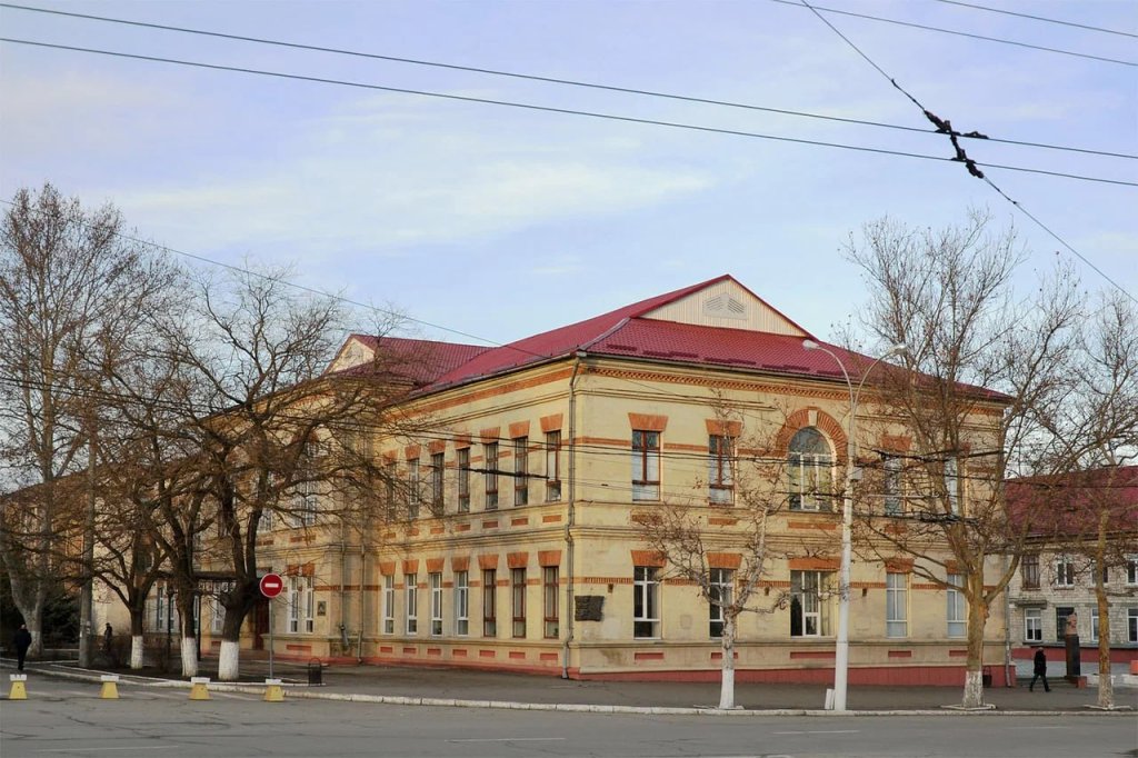 З днем народження, гімназіє!