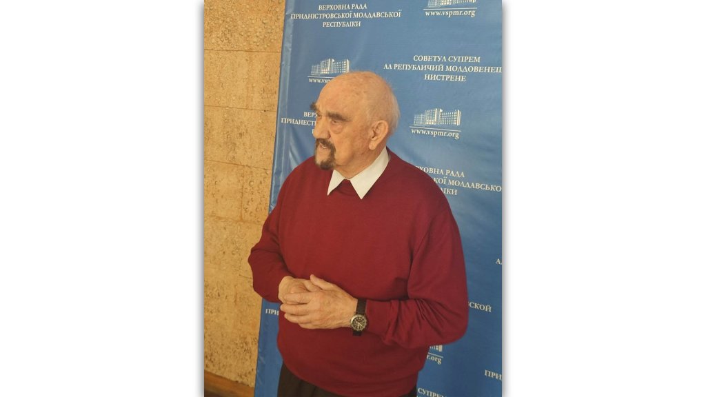 Перші депутати не здають позицій