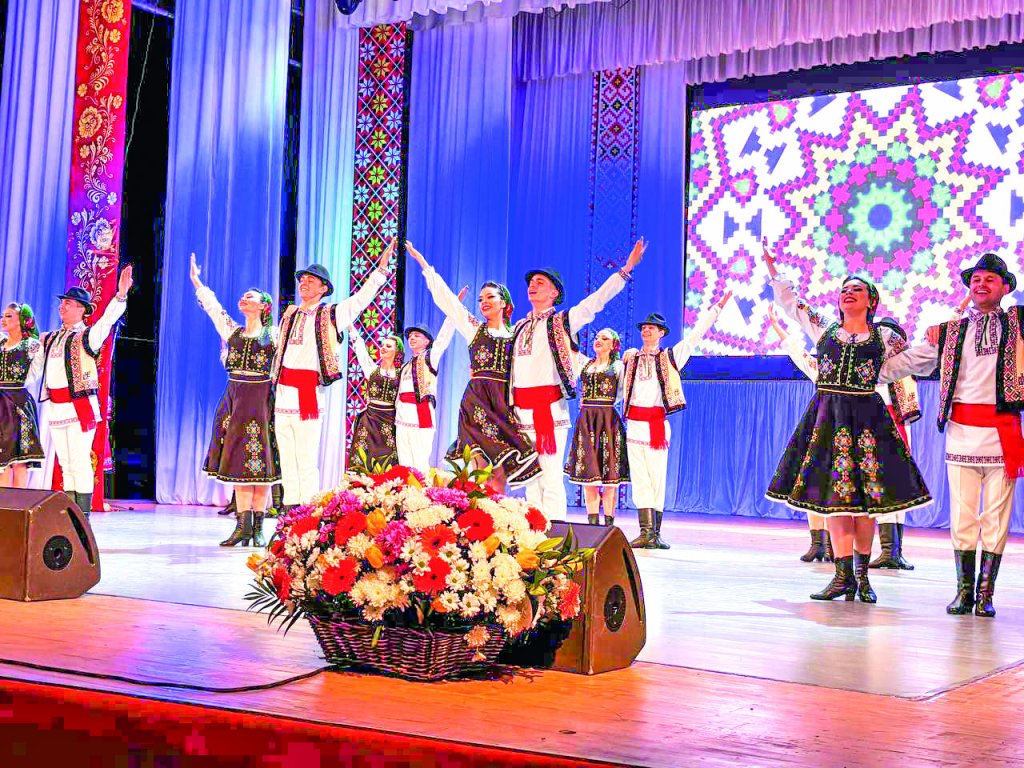 Весна іде, красу несе