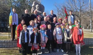І по всьому світу Його прославляють…