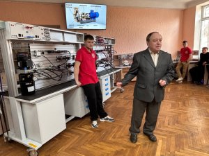 100 ДОРІГ  від шкільного порогу