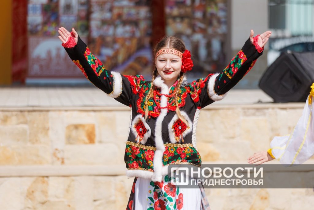 Багатонаціональна палітра