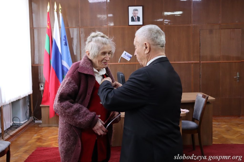 Дiвчина з Парижа
