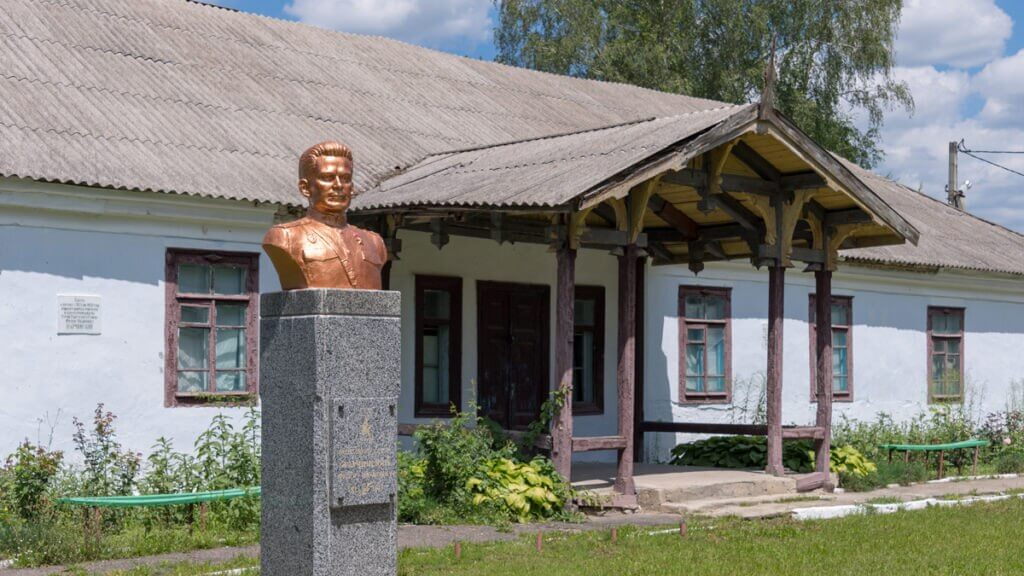 УВІЧНИТИ ПАМ’ЯТЬ