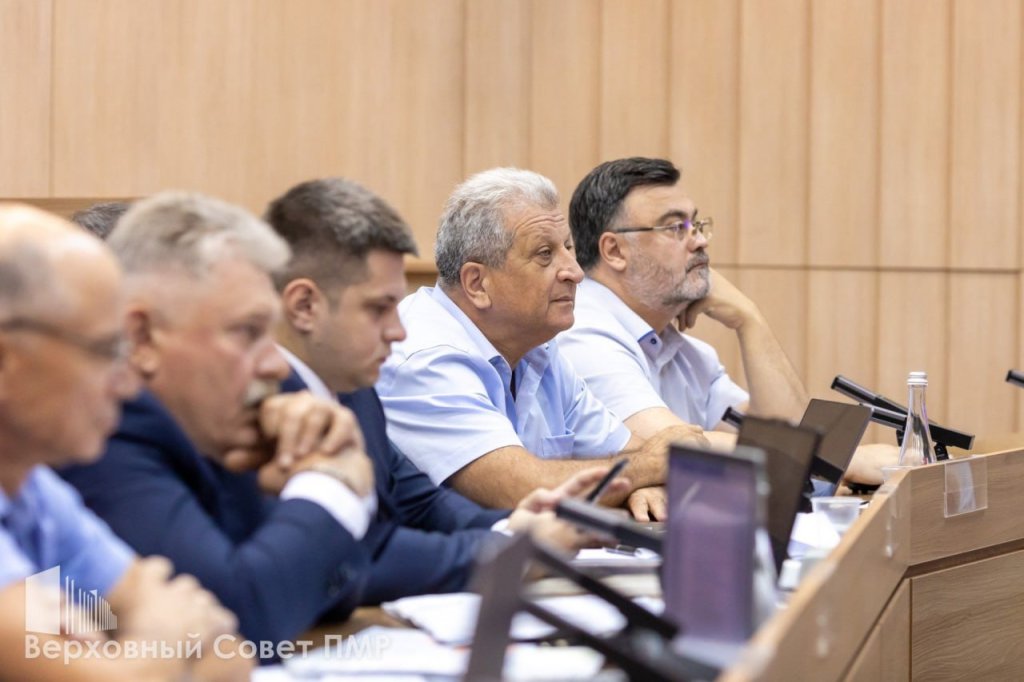Законотворчість  в умовах зовнішніх обмежень