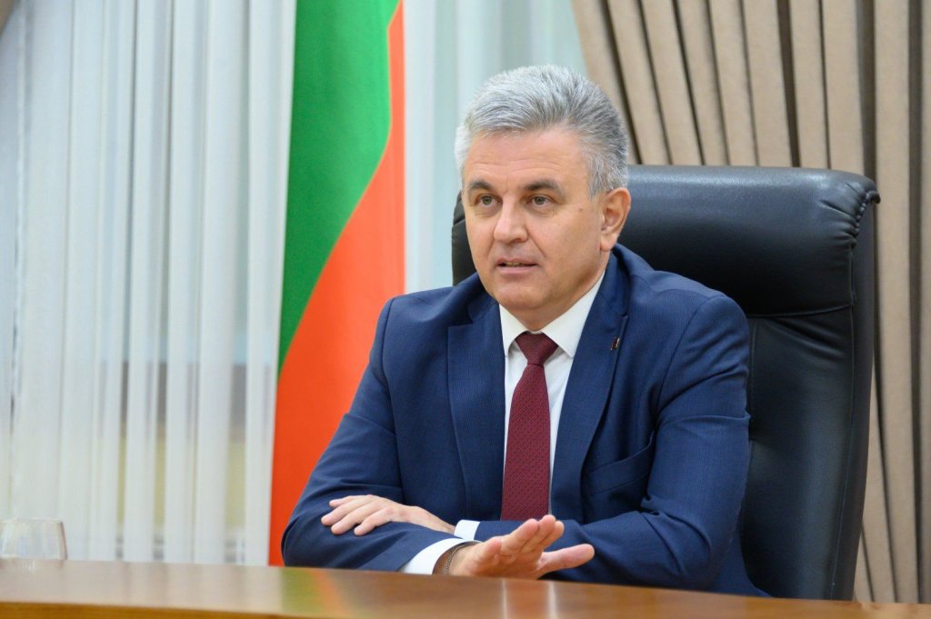 З ПОГЛЯДОМ У МАЙБУТНЄ