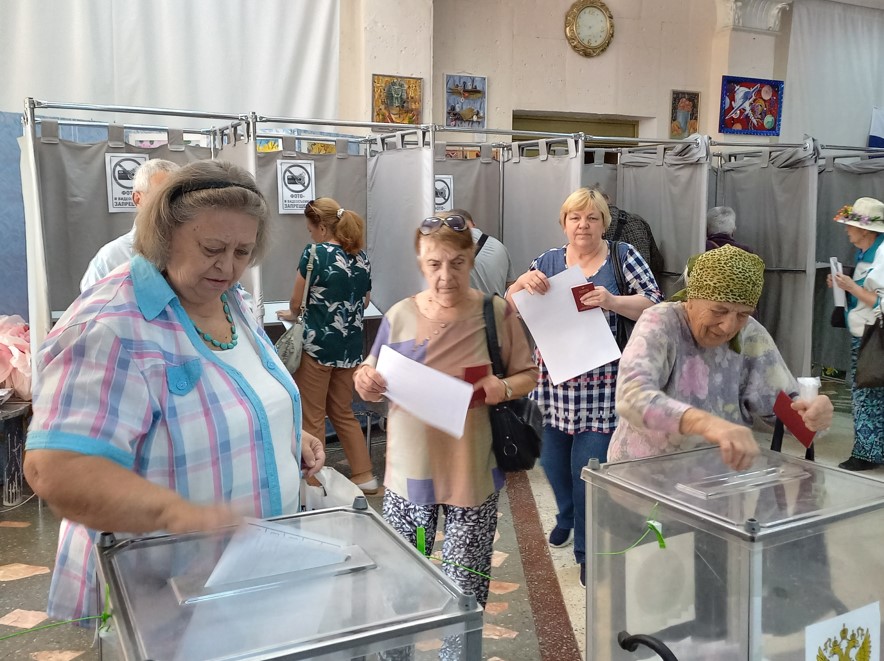 ДУБОССАРЦІ – ПРО МАЙБУТНЄ    з надією
