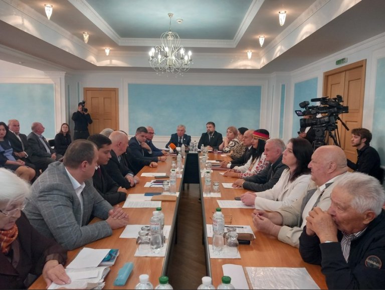 У СІМ’Ї ЄДИНІЙ, ДРУЖНІЙ…